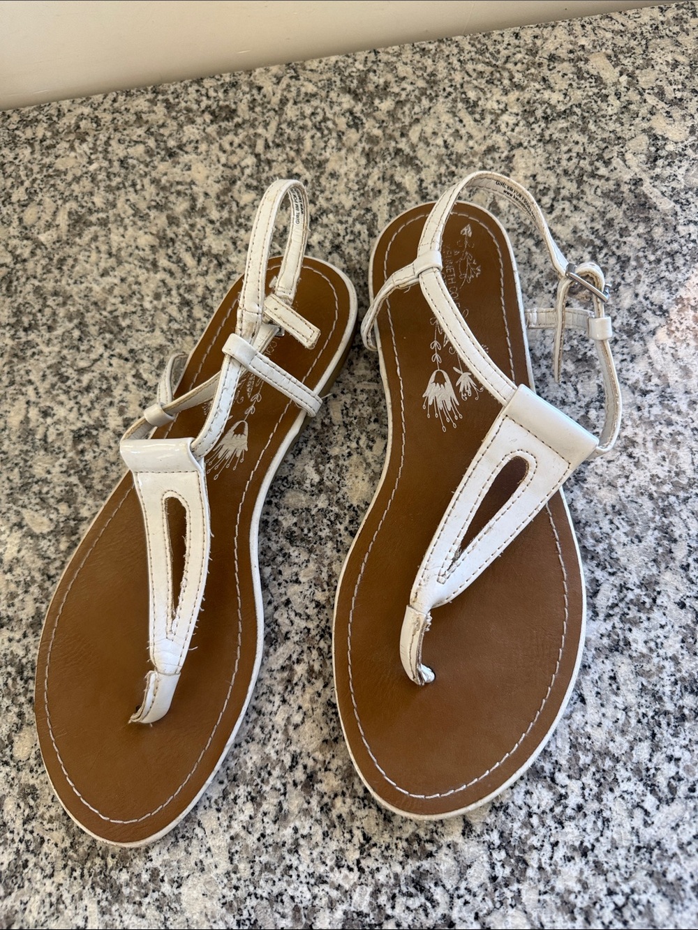 Kenneth Cole Reaction White T-Strap Sandals with Tan Footbed
